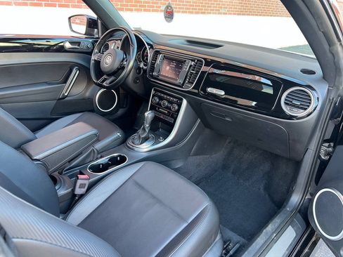 Used 2018 Volkswagen Beetle 2.0T SE FWD image 17