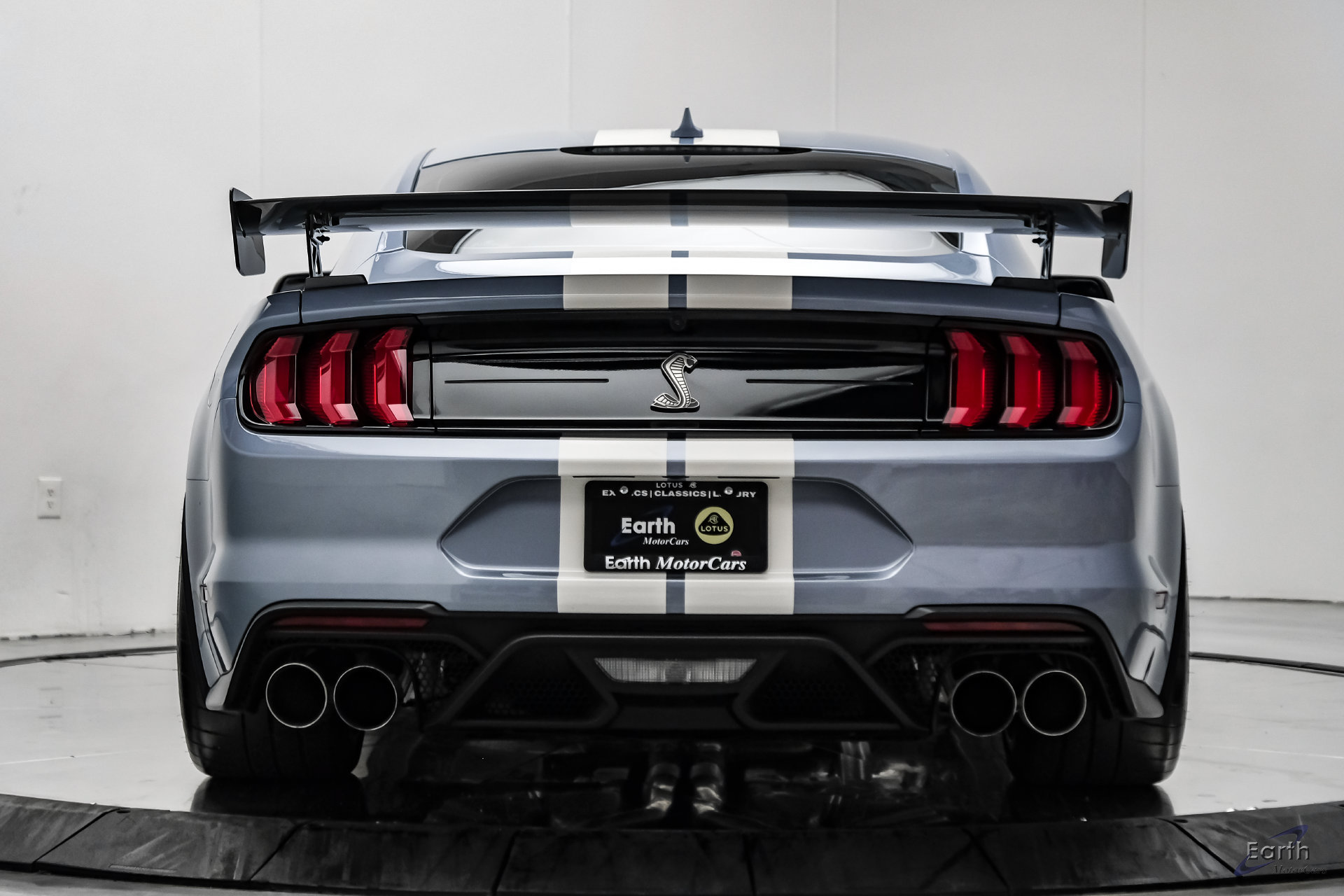 Used 2022 Ford Mustang Shelby GT500 w/ Carbon Fiber Track Pack RWD image 15