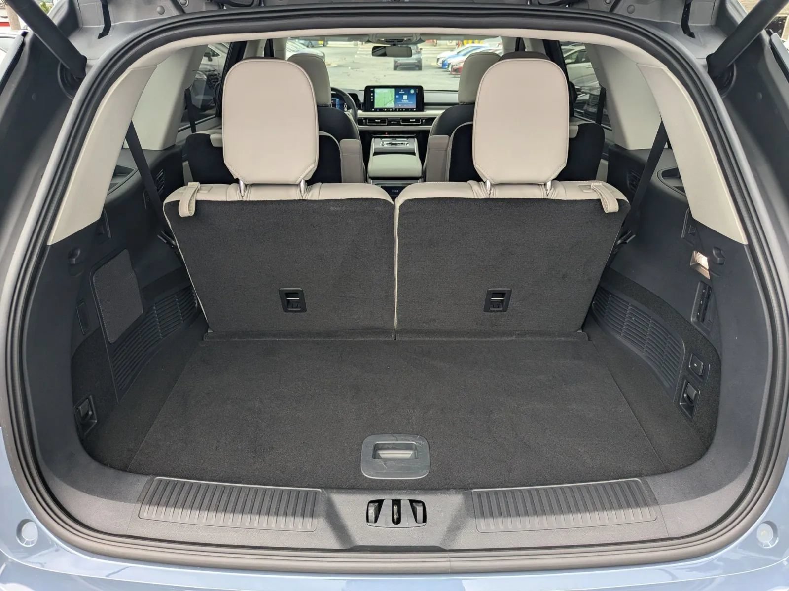 Used 2025 Lincoln Aviator 2WD image 17