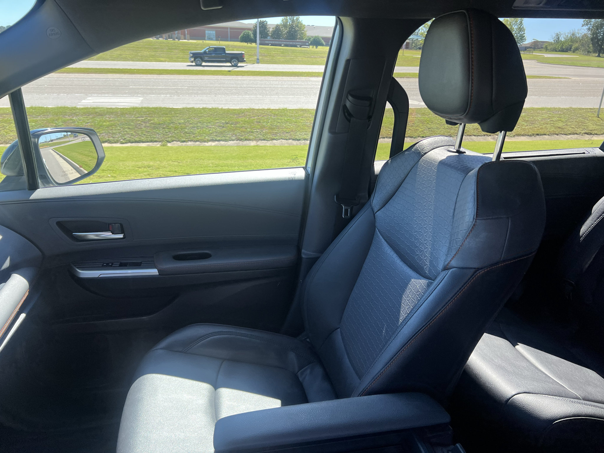 Used 2024 Toyota Sienna XSE w/ XSE Plus Package FWD image 24