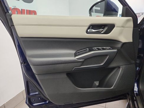 Used 2023 Nissan Pathfinder SL w/ SL Premium Package image 8