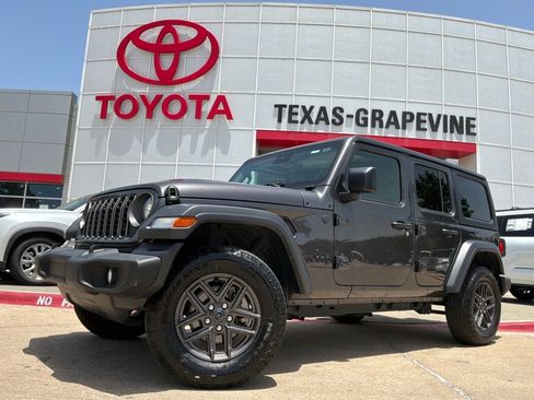 Used 2025 Jeep Wrangler Unlimited Sport AWD/4WD image 2