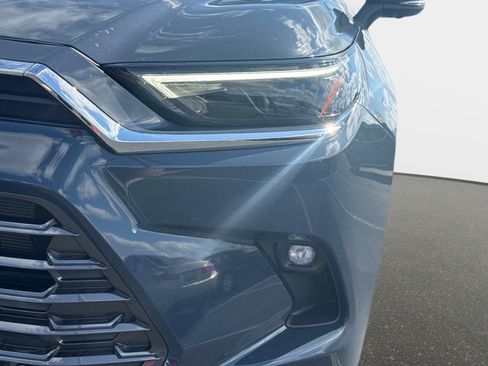 Used 2025 Toyota Grand Highlander AWD Hybrid image 10