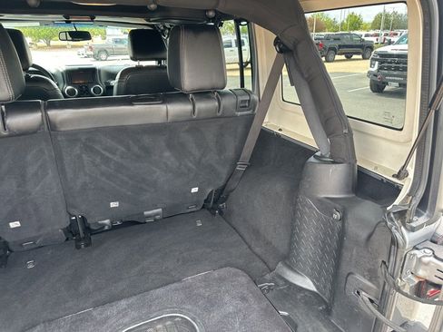 Used 2015 Jeep Wrangler Unlimited Sahara w/ Dual Top Group AWD/4WD image 20
