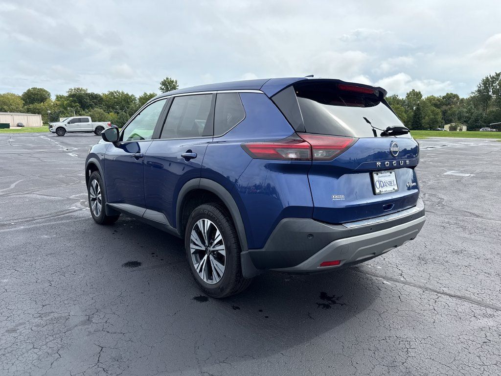 Used 2023 Nissan Rogue SV AWD/4WD image 2