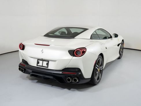Used 2019 Ferrari Portofino image 19