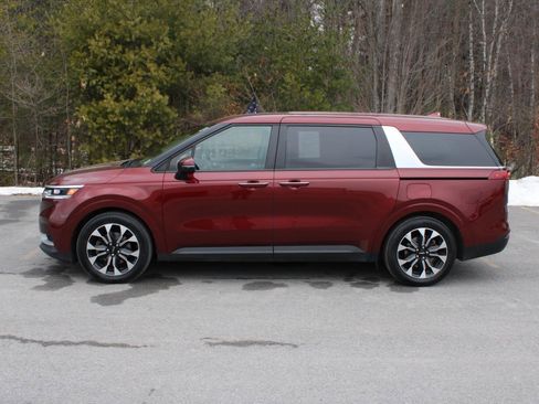 Certified 2022 Kia Carnival EX image 5