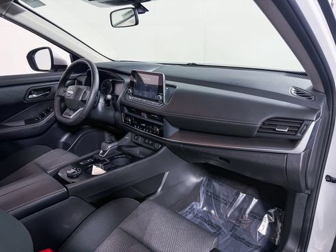 Certified 2026 Nissan Rogue SV AWD/4WD image 13