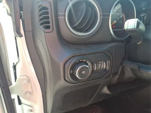 Used 2021 Jeep Wrangler Unlimited Sahara AWD/4WD image 18