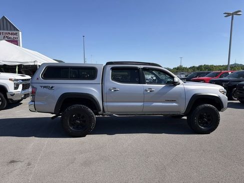 Used 2020 Toyota Tacoma TRD Off-Road AWD/4WD image 5