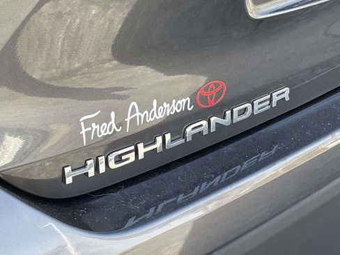 Used 2024 Toyota Highlander XLE image 11