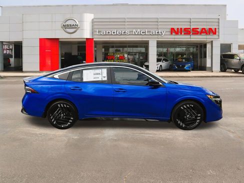 New 2026 Nissan Sentra SR w/ Floor Mat Package FWD image 2