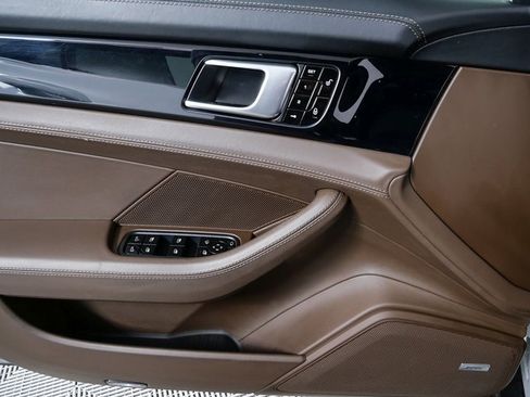 Used 2017 Porsche Panamera 4S image 6