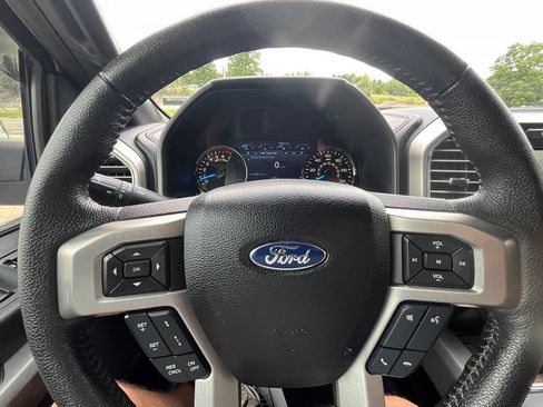 Used 2015 Ford F150 Platinum w/ Equipment Group 701A Luxury AWD/4WD image 26