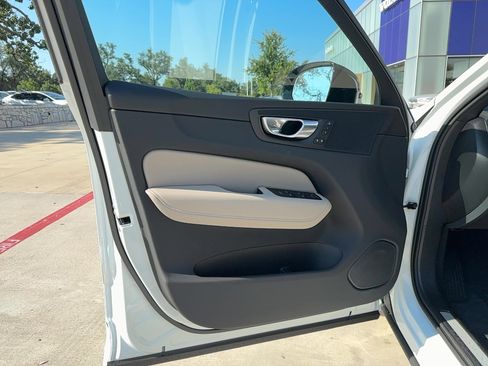Used 2026 Volvo XC60 B5 Core w/ Protection Package Premier image 10