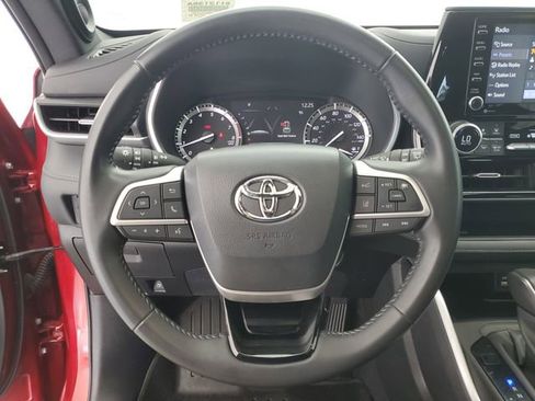 Used 2022 Toyota Highlander XSE image 25