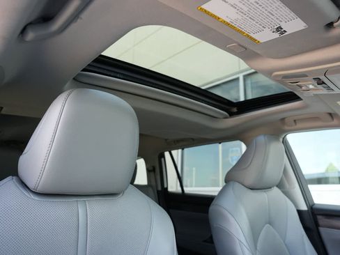 Used 2023 Toyota Highlander Limited image 23
