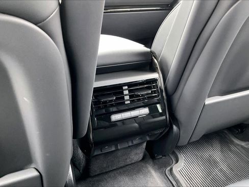 Used 2023 Land Rover Range Rover Sport SE Dynamic image 35