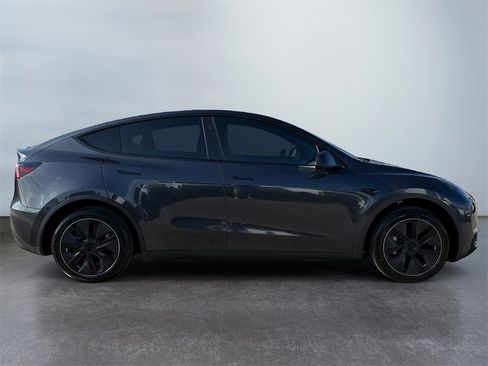 Used 2024 Tesla Model Y Long Range image 2