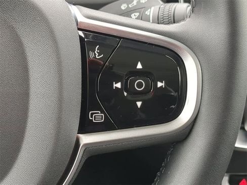 New 2025 Volvo XC90 B5 Plus w/ Protection Package Premier image 25