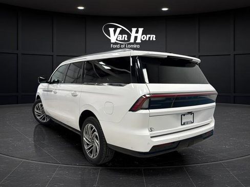 Used 2025 Lincoln Navigator L Reserve AWD/4WD image 5