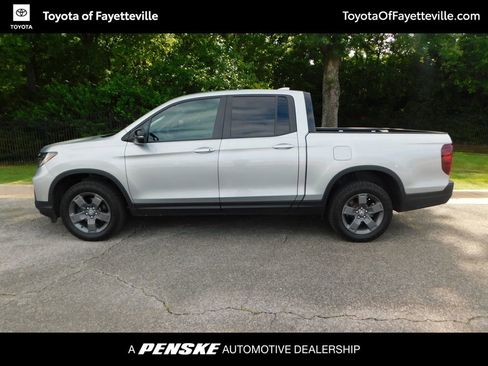 Used 2025 Honda Ridgeline TrailSport image 2