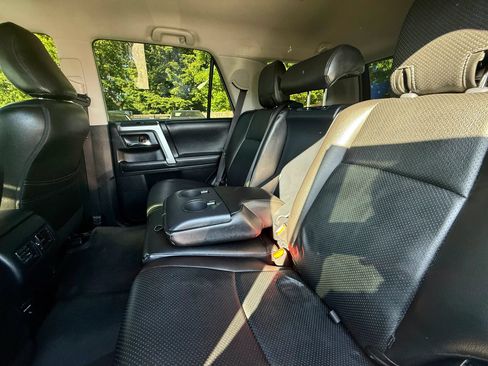 Used 2019 Toyota 4Runner SR5 AWD/4WD image 21
