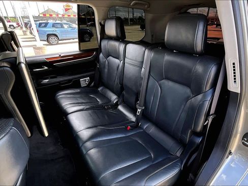 Used 2019 Lexus LX 570 4WD w/ Luxury Package image 20