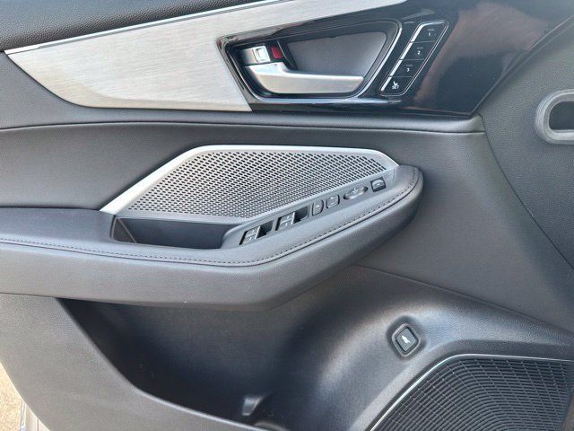 Used 2025 Acura MDX SH-AWD image 13