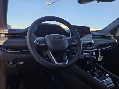 New 2026 Jeep Compass Latitude image 13