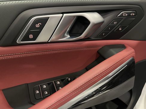 Used 2025 BMW X6 xDrive40i w/ Climate Comfort Package image 12