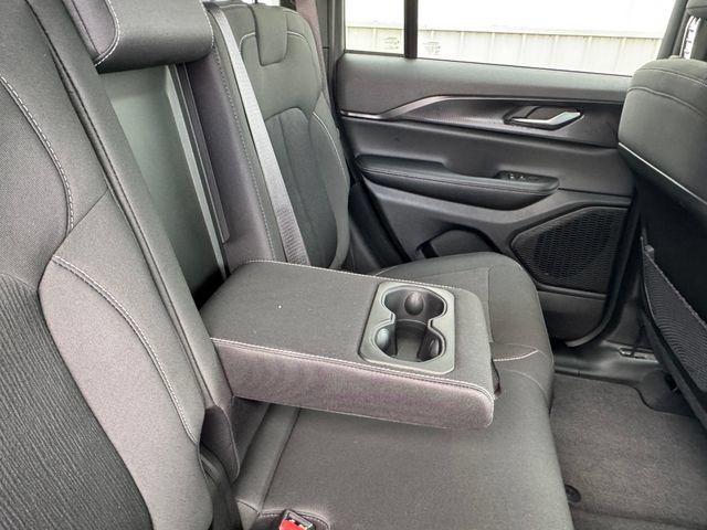 New 2025 Jeep Grand Cherokee Laredo X w/ Luxury Tech Group I AWD/4WD image 27