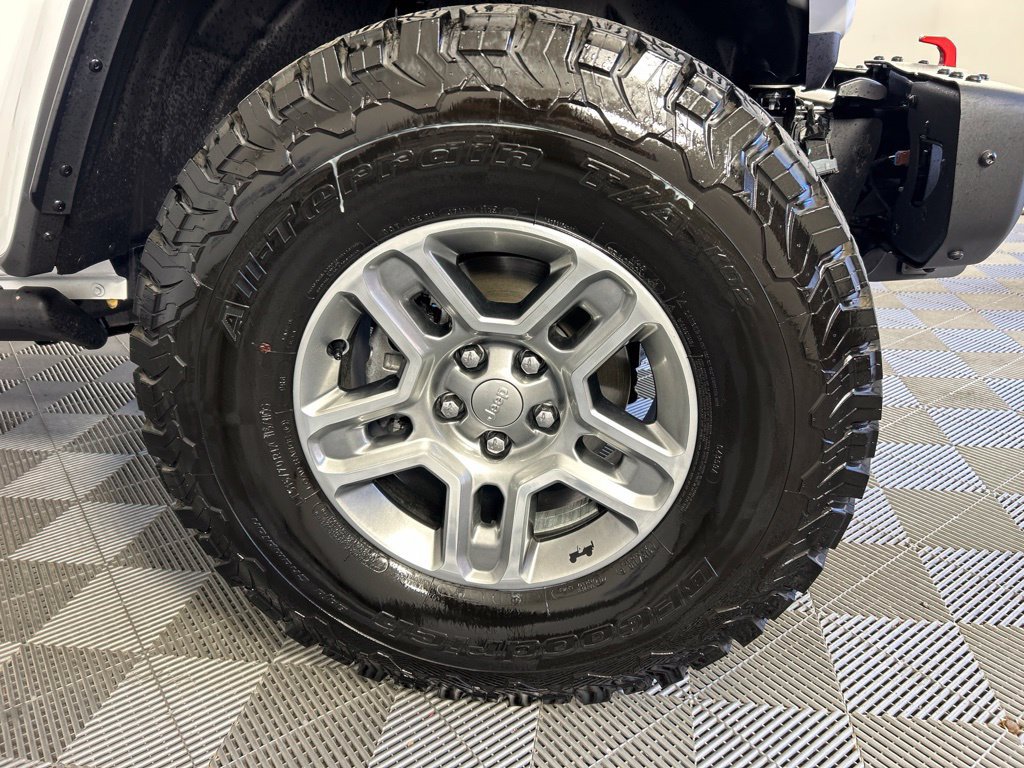 Used 2025 Jeep Wrangler Unlimited Rubicon AWD/4WD image 4