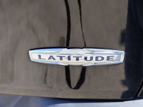 Used 2018 Jeep Cherokee Latitude image 11