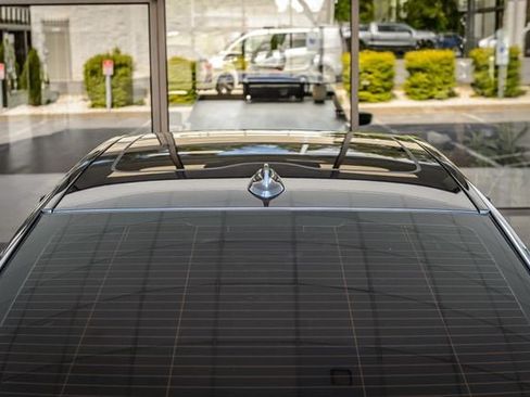 Used 2019 BMW 740i w/ M Sport Package RWD image 10