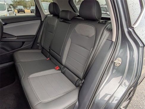 Used 2024 Volkswagen Taos SE image 22