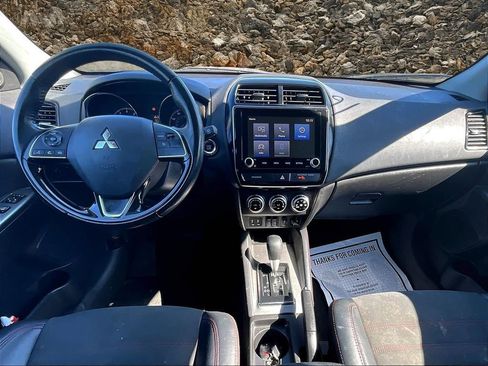 Used 2022 Mitsubishi Outlander Sport SE image 13
