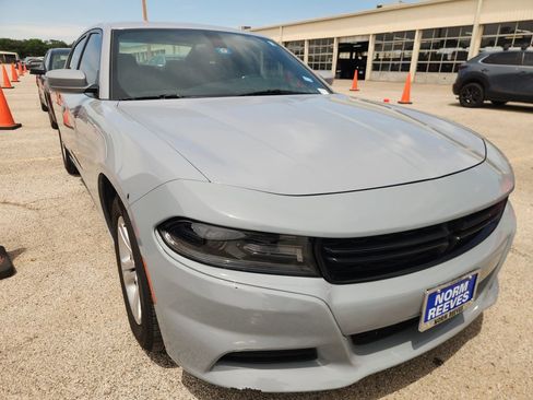 Used 2020 Dodge Charger SXT RWD image 2