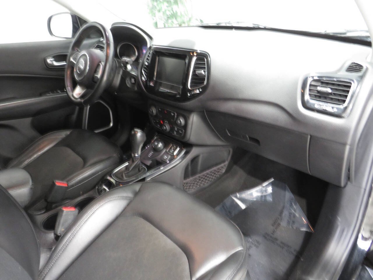 Used 2019 Jeep Compass Latitude AWD/4WD image 10