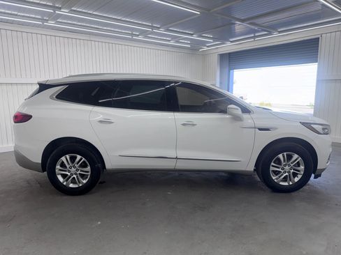 Used 2020 Buick Enclave Essence image 4