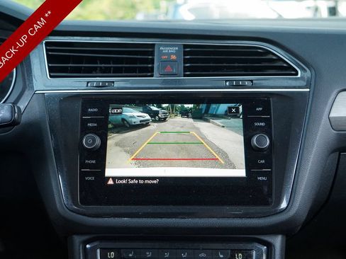 Used 2021 Volkswagen Tiguan SE FWD image 11