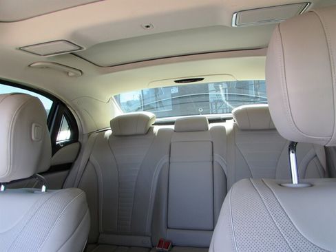 Used 2017 Mercedes-Benz S 550 Sedan image 27