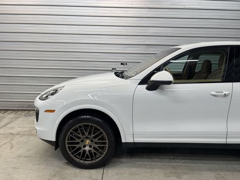 Used 2017 Porsche Cayenne Platinum Edition image 3