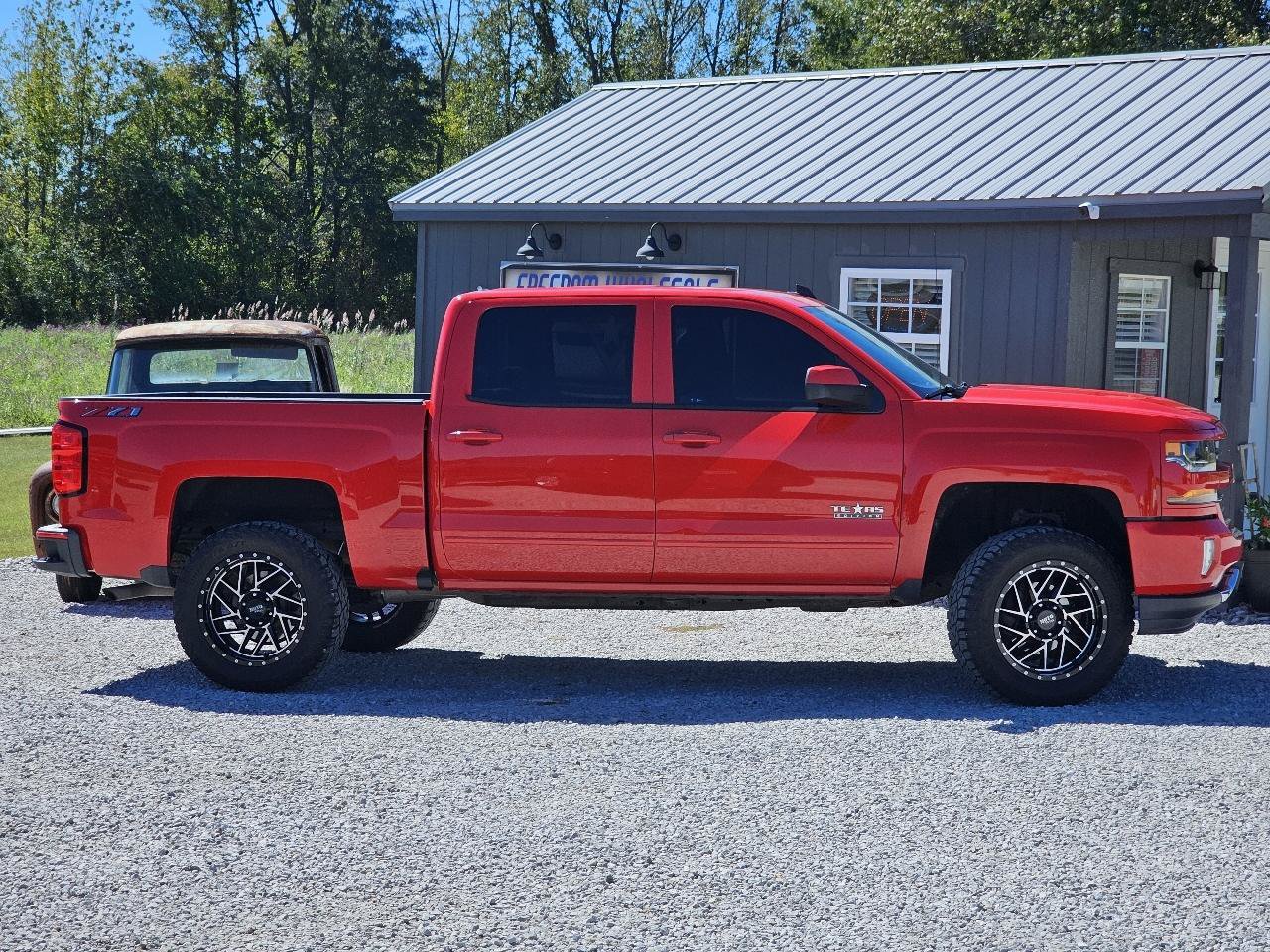 Used 2018 Chevrolet Silverado 1500 LT w/ Texas Edition AWD/4WD image 16