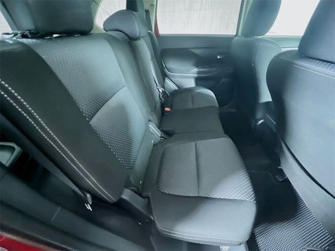 Used 2018 Mitsubishi Outlander SE image 23