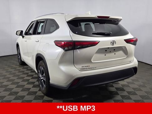 Used 2021 Toyota Highlander XLE FWD image 6