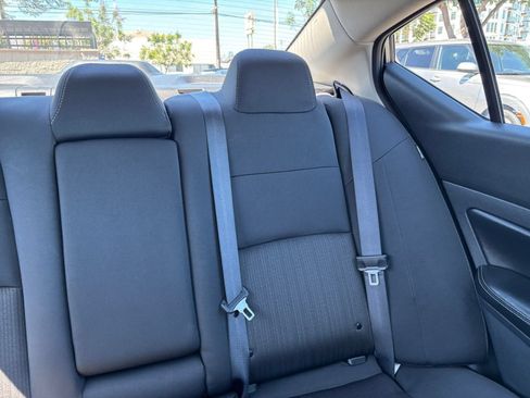 Used 2025 Nissan Altima 2.5 SV FWD image 38