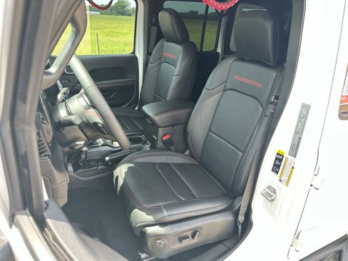 Used 2024 Jeep Wrangler Unlimited Rubicon AWD/4WD image 11