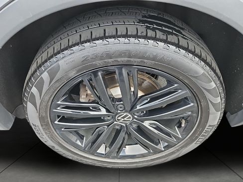 Used 2022 Volkswagen Tiguan SE R-Line AWD/4WD image 13