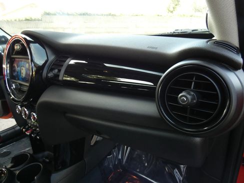 Used 2019 MINI Cooper S w/ Premium Package image 33